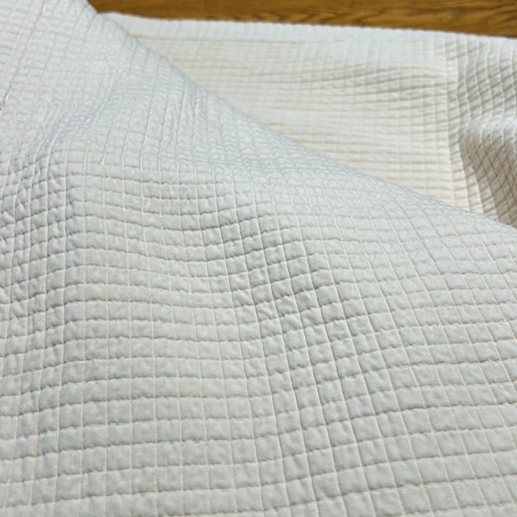 Matouk Petra Coverlet and 2 Euro Shams. Ivory.  Good used condition. King size. - Picture 5 of 16